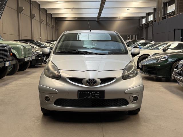 Toyota Aygo 1.0 12V VVT-i 5 porte Sol - foto 2 di 4
