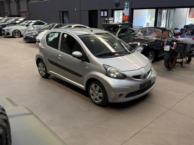 Toyota Aygo 1.0 12V VVT-i 5 porte Sol - foto 3 di 4