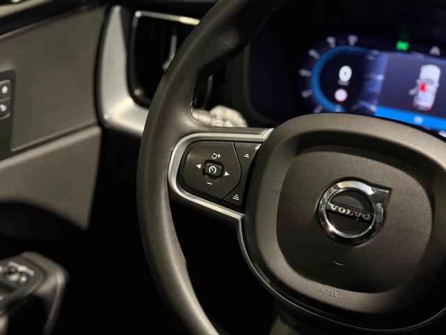 Volvo XC60 B4 (d) Geartronic Momentum Pro usato a BOLOGNA