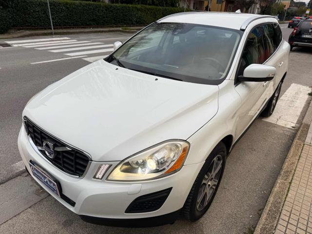 Volvo XC60 D4 Geartronic Business usato a PIEVE A NIEVOLE