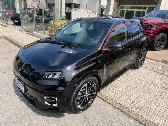 Renault R 5 E-Tech comfort Range, del 2025, 9.000 km, in vendita a Pieve A Nievole (PT)