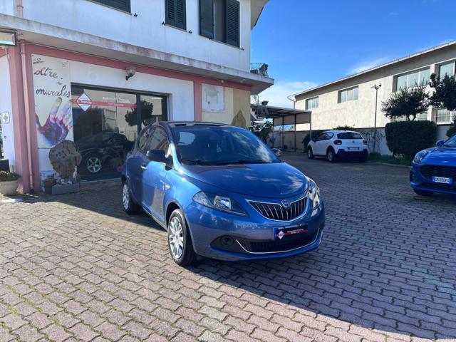 Lancia Ypsilon 1.0 FireFly 5 porte S&S Hybrid Ecochic Silver - foto 2 di 4