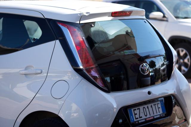 Toyota Aygo 1.0 VVT-i 69 CV 5 porte x-play - foto 4 di 4