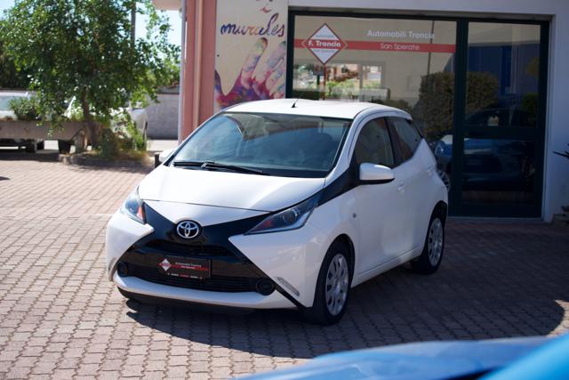 Toyota Aygo 1.0 VVT-i 69 CV 5 porte x-play, del 2015, 31.000 km, in vendita a San Sperate (CA)