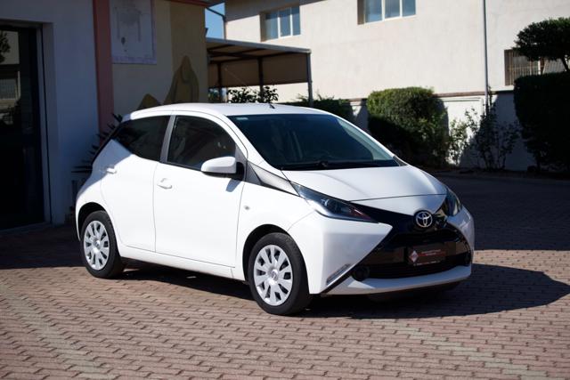 Toyota Aygo 1.0 VVT-i 69 CV 5 porte x-play - foto 2 di 4