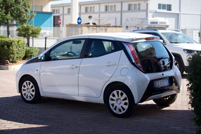 Toyota Aygo 1.0 VVT-i 69 CV 5 porte x-play - foto 3 di 4