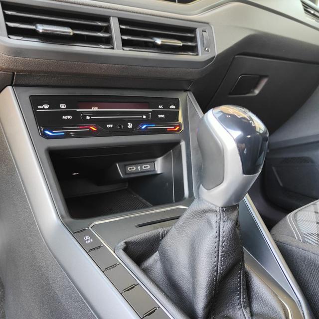 Volkswagen Polo 1.0 95CV TSI R-Line, del 2022, 83.420 km, in vendita a Casaluce (CE)