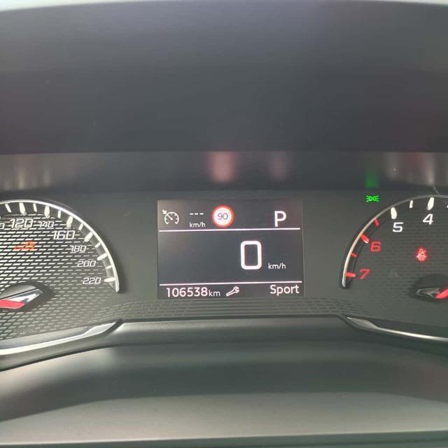 Peugeot 2008 BlueHDi 130 S&S EAT8 Allure, del 2022, 106.535 km, in vendita a Casaluce (CE)