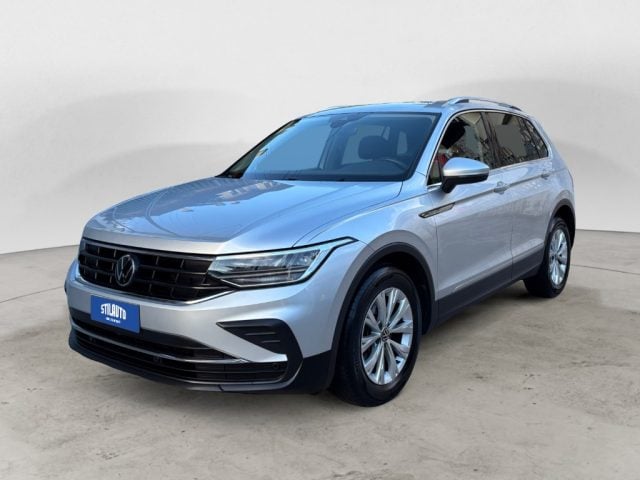 Volkswagen Tiguan 2.0 TDI 150 CV SCR DSG Life, del 2023, 111.554 km, in vendita a Chiampo (VI)