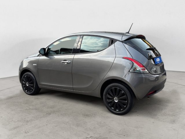 Lancia Ypsilon 1.0 FireFly 5 porte S&S Hybrid Ecochic Silver - foto 3 di 4