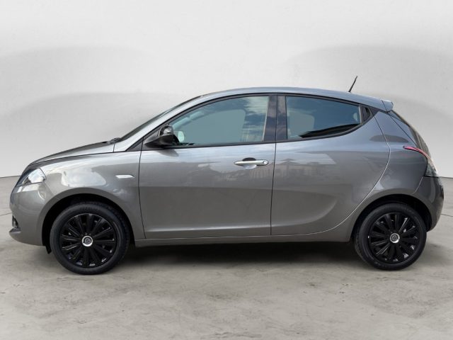Lancia Ypsilon 1.0 FireFly 5 porte S&S Hybrid Ecochic Silver - foto 2 di 4