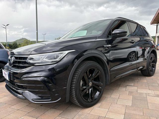 Volkswagen Tiguan 2.0 TDI 150 CV DSG R-Line TOTAL BLACK usato a SATRIANO DI LUCANIA