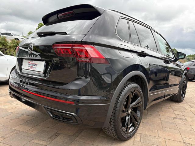 Volkswagen Tiguan 2.0 TDI 150 CV DSG R-Line TOTAL BLACK - foto 3 di 4