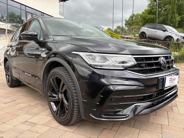 Volkswagen Tiguan 2.0 TDI 150 CV DSG R-Line TOTAL BLACK - foto 2 di 4