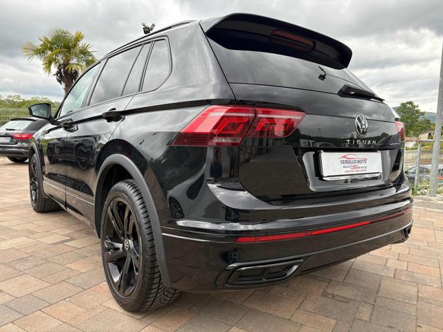 Volkswagen Tiguan 2.0 TDI 150 CV DSG R-Line TOTAL BLACK - foto 4 di 4