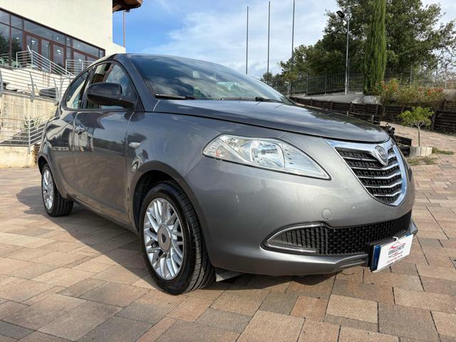 Lancia Ypsilon 1.2 69 CV 5 porte GPL Ecochic Platinum - foto 2 di 4