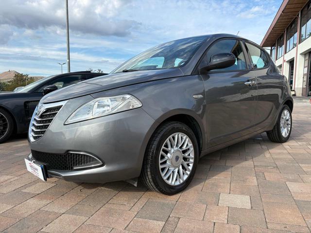 Lancia Ypsilon 1.2 69 CV 5 porte GPL Ecochic Platinum, del 2014, 165.000 km, in vendita a Satriano Di Lucania (PZ)