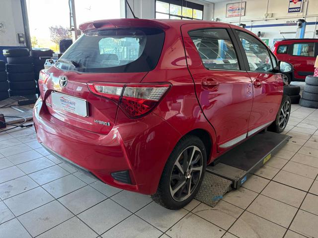 Toyota Yaris 1.5 Hybrid 5 porte Trend "Red Edition", del 2018, 60.000 km, in vendita a Satriano Di Lucania (PZ)