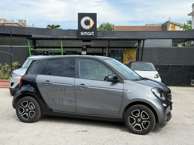 smart forFour 90 PRIME TWINAMIC +PELLE NERA +NAVIG.+UNICO PROPR. usato a CASERTA