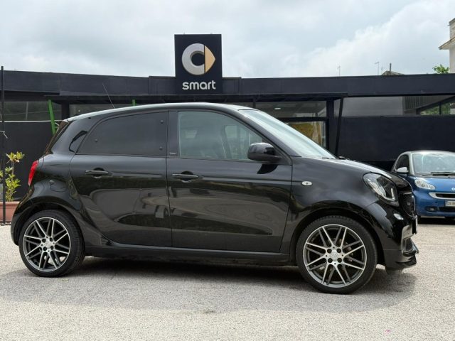 smart forFour BRABUS 0.9 109 CV CABRIO EXCLUSIVE+NAVIG.+JBL+PELL usato a CASERTA
