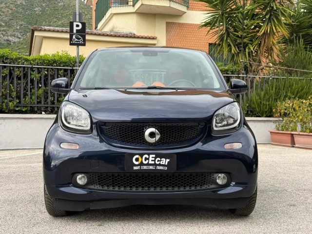 smart forTwo 90 AUT. SAPHIRE BLUE+NAV.+TEL.POST.+LED.+TETTO - foto 3 di 4