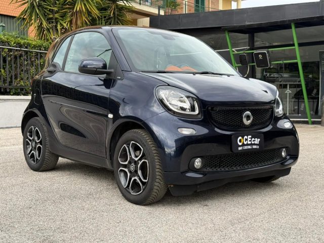 smart forTwo 90 AUT. SAPHIRE BLUE+NAV.+TEL.POST.+LED.+TETTO - foto 2 di 4