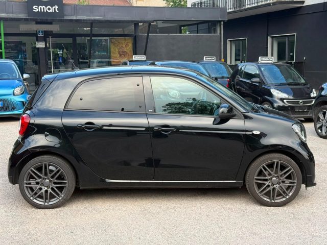 smart forFour 90 PRIME TWINAMIC +PELLE NERA +NAVIG.+PACK BRABUS - foto 2 di 4