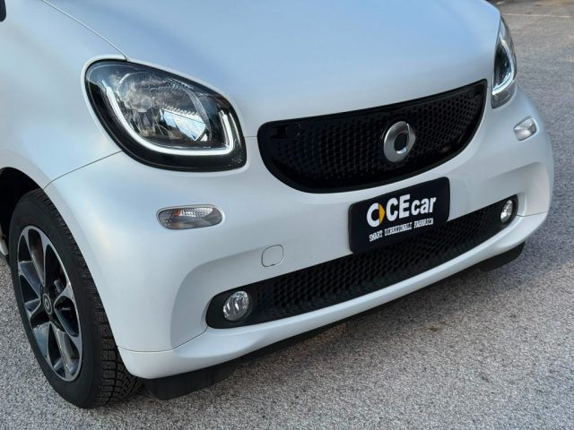smart forTwo PRIME TWINAMIC+PELLE+NAVIG.+WHITE MATT.+GARA 3 ANN - foto 4 di 4