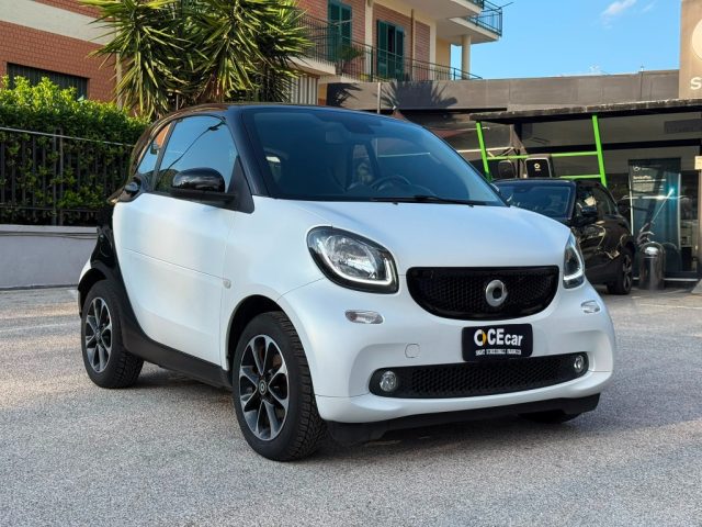 smart forTwo PRIME TWINAMIC+PELLE+NAVIG.+WHITE MATT.+GARA 3 ANN - foto 3 di 4