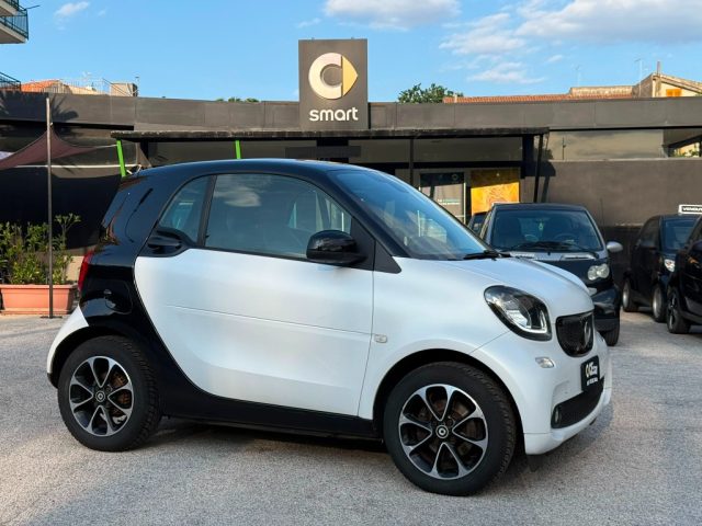 smart forTwo PRIME TWINAMIC+PELLE+NAVIG.+WHITE MATT.+GARA 3 ANN usato a CASERTA