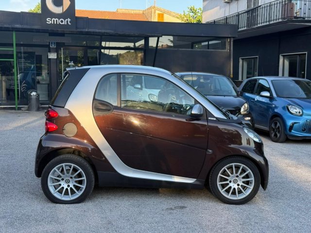 smart forTwo 70 PASSION HIGHSYLE EDITION+PELLE+NAV.+SERVOSTERZ - foto 4 di 4