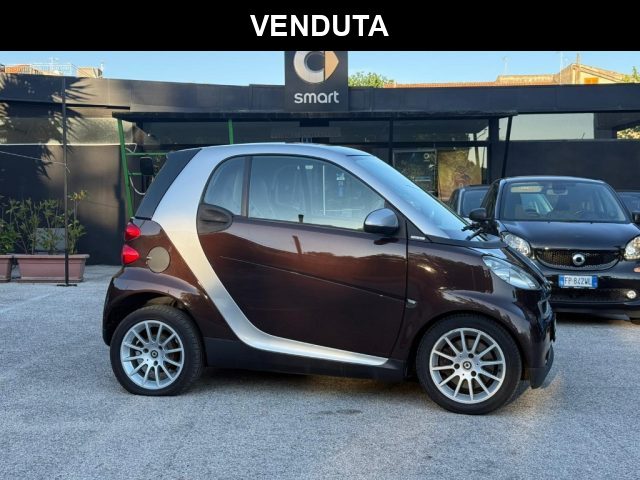 smart forTwo 70 PASSION HIGHSYLE EDITION+PELLE+NAV.+SERVOSTERZ, del 2010, 91.161 km, in vendita a Caserta (CE)