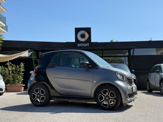 smart forTwo 70 PRIME+TWINAMIC+PELLE NERA+NAVIG.+PACK AMBIENT usato a CASERTA
