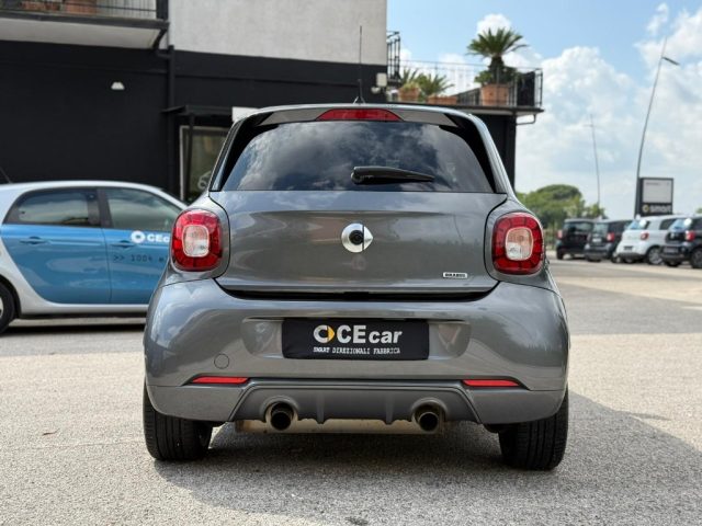 smart forFour BRABUS 109 CV +TETTO+NAV.+TELEC. POST.+AMBIENT usato a CASERTA