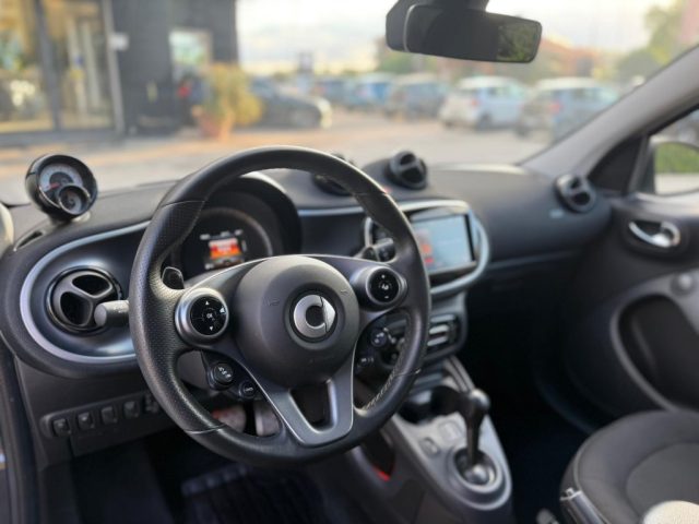smart forFour 90 AUT. PASSION+TETTO APR.+NAV.+TELEC.+PARKTRONIC, del 2018, 57.470 km, in vendita a Caserta (CE)