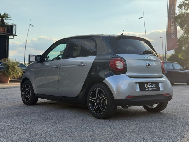 smart forFour 90 AUT. PASSION+TETTO APR.+NAV.+TELEC.+PARKTRONIC, del 2018, 57.470 km, in vendita a Caserta (CE)