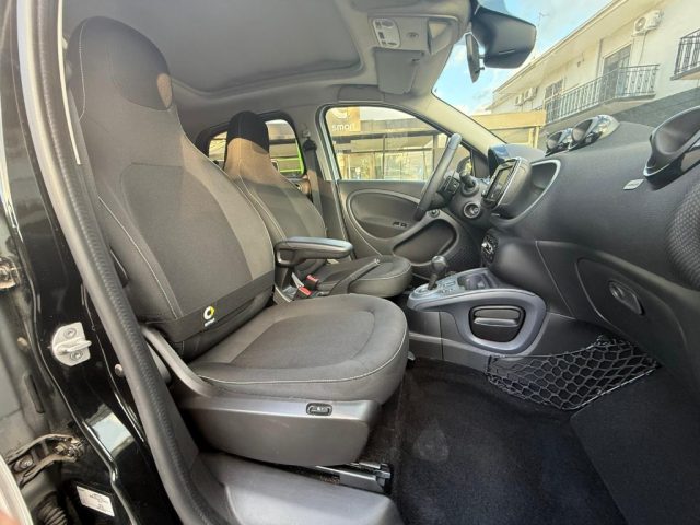 smart forFour 90 AUT. PASSION+TETTO APR.+NAV.+TELEC.+PARKTRONIC usato a CASERTA