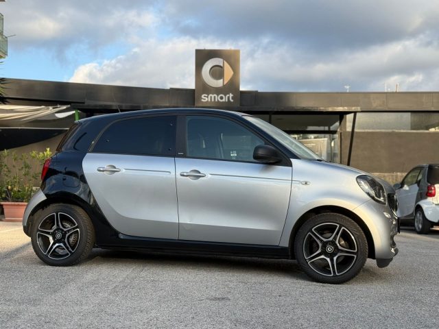 smart forFour 90 AUT. PASSION+TETTO APR.+NAV.+TELEC.+PARKTRONIC usato a CASERTA