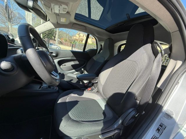 smart forTwo EQ Passion SOLO KM. 7.751 DIREZIONALE FABBRICA, del 2024, 7.751 km, in vendita a Caserta (CE)