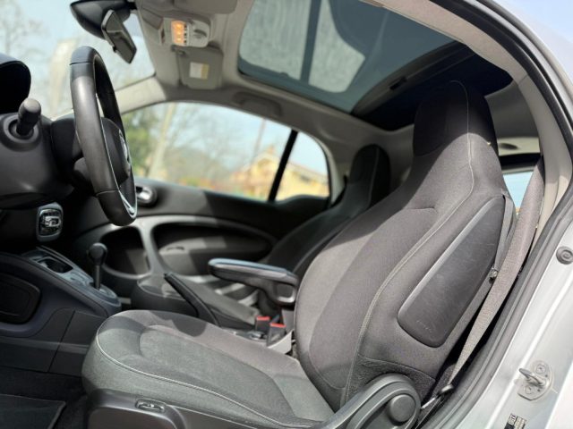 smart forTwo 90 TWINAMIC PASSION+NAVIG.+ SOLO KM. 57.608, del 2018, 57.608 km, in vendita a Caserta (CE)