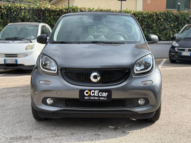 smart forFour 90 AUT. PASSION+TETTO APR.+UNICO PROP.+NAV., del 2017, 53.241 km, in vendita a Caserta (CE)
