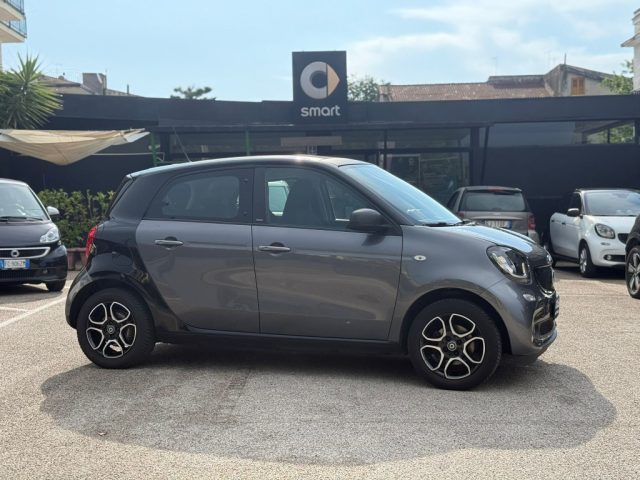 smart forFour 90 AUT. PASSION+TETTO APR.+UNICO PROP.+NAV. usato a CASERTA
