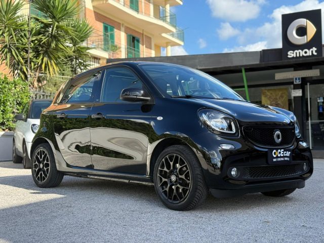 smart forFour 90 PRIME TWINAMIC +PELLE NERA +NAVIG.+PACK SPORT usato a CASERTA