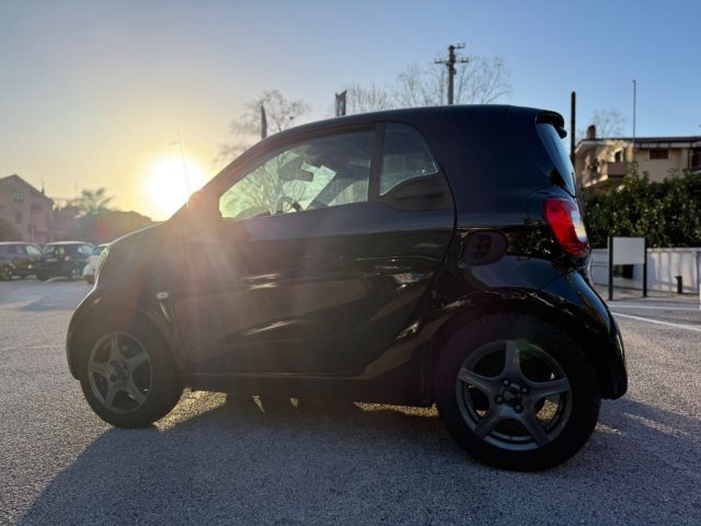 smart forTwo 90 PRIME SOLO KM 34.228+PELLE NERA+NAVIGATORE - foto 3 di 4