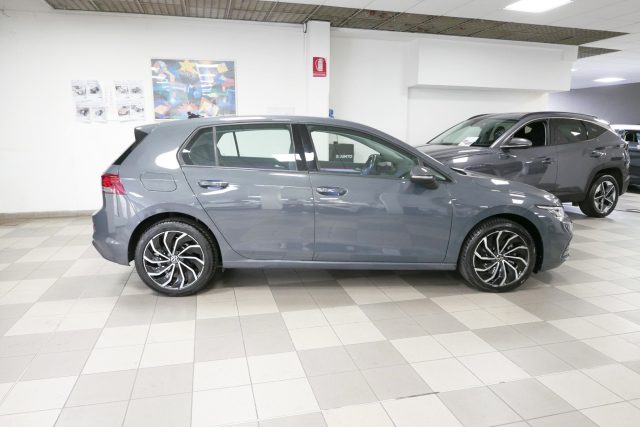 Volkswagen Golf 1.0 eTSI EVO DSG Life - foto 3 di 4