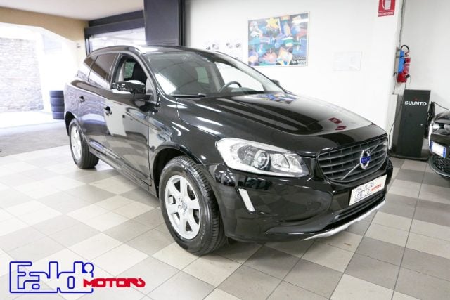 Volvo XC60 D4 AWD Geartronic Kinetic EURO6B, del 2016, 130.000 km, in vendita a Firenze (FI)