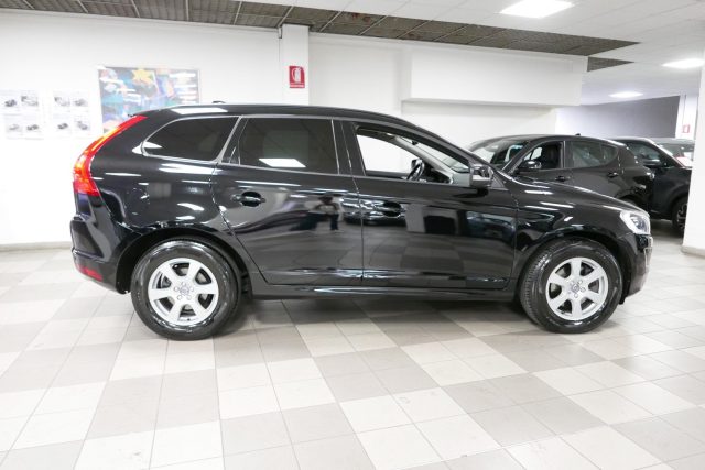 Volvo XC60 D4 AWD Geartronic Kinetic EURO6B - foto 3 di 4