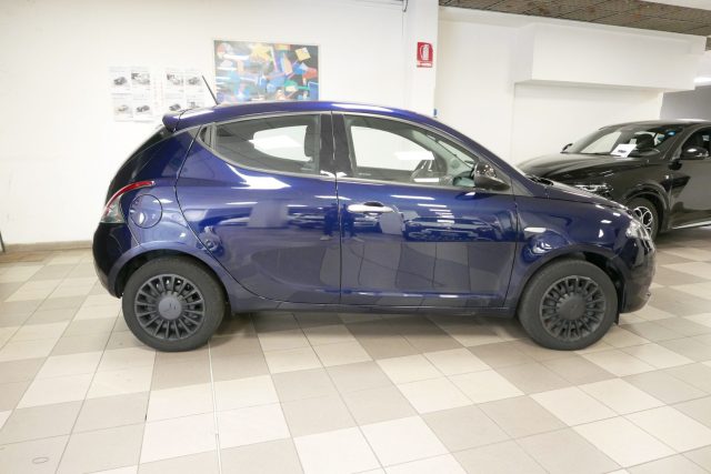 Lancia Ypsilon 1.0 FireFly 5 porte S&S Hybrid Ecochic Silver - foto 3 di 4