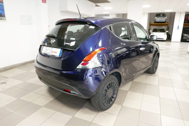 Lancia Ypsilon 1.0 FireFly 5 porte S&S Hybrid Ecochic Silver - foto 4 di 4