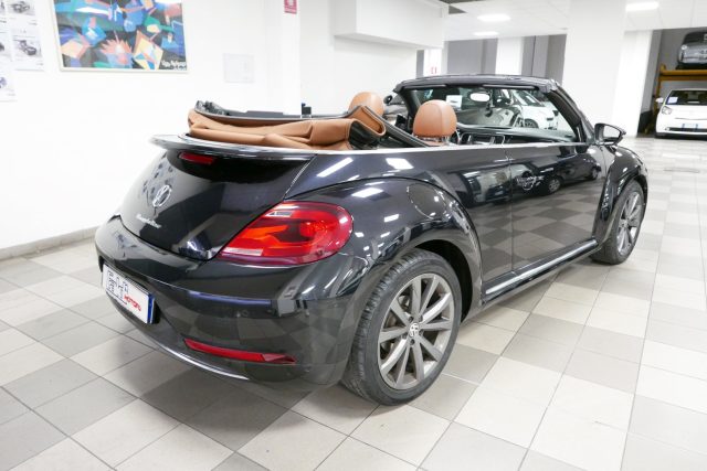 Volkswagen Maggiolino Cabrio 2.0 TDI DSG Design BlueMotion Technology - foto 3 di 4